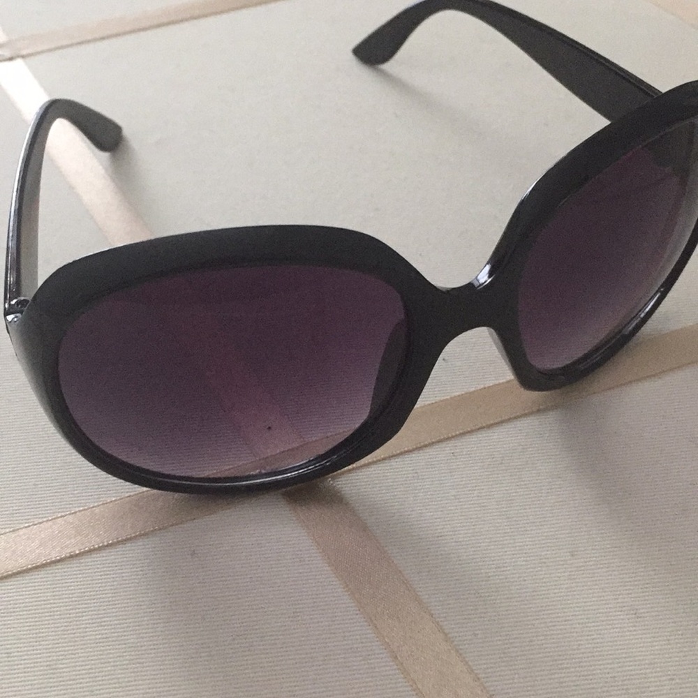 Sunglasses - Picture 4 of 4